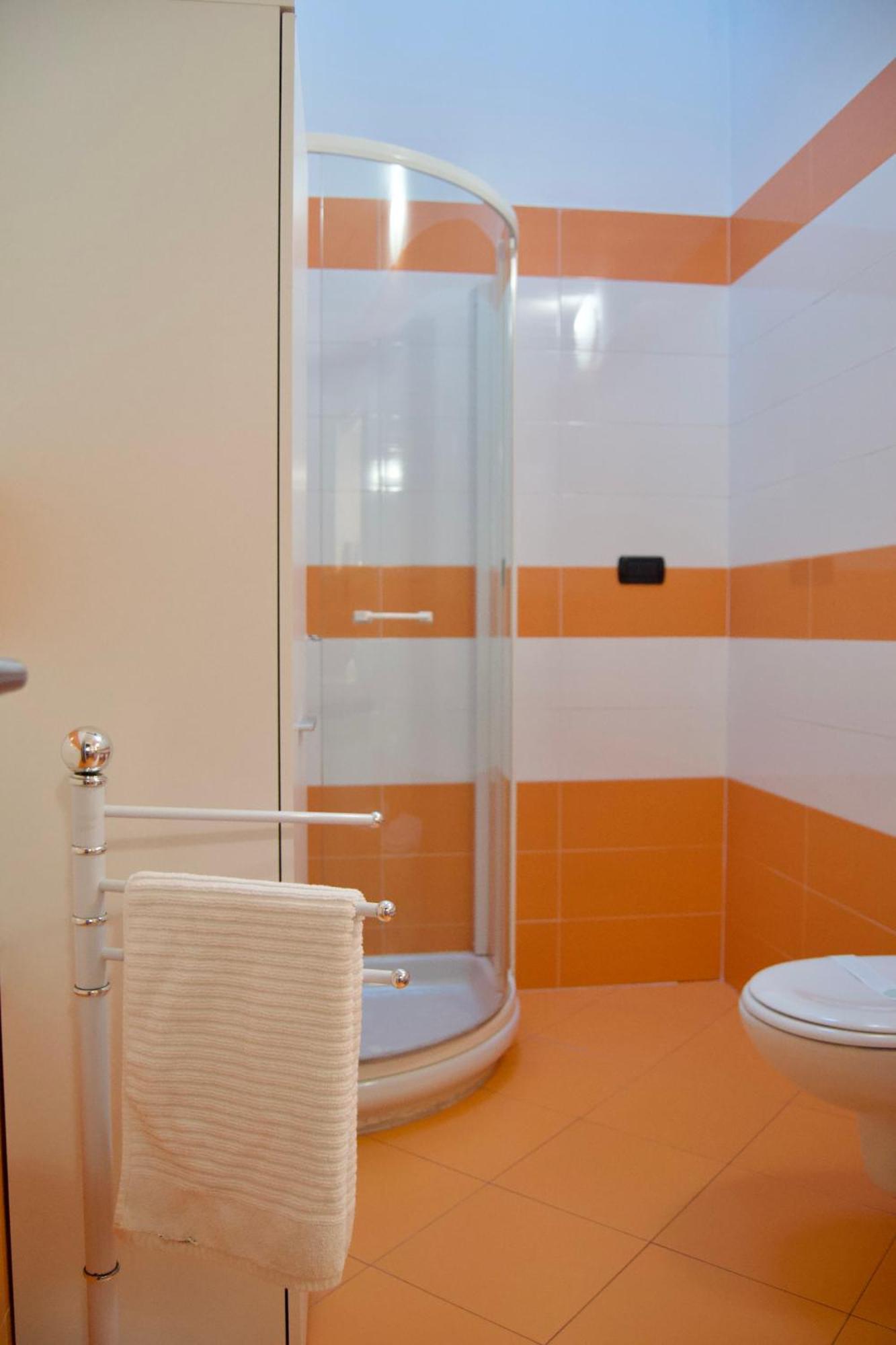 Apartamento Casa Viola, Deliziosa Mansarda In Centro Storico Módena Exterior foto